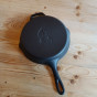 Liatinová panvica Valhal Outdoor 25cm s rukoväťou