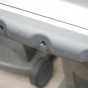 Na ľavom bočnom stolíku sú aj šikovné háčiky, na ktoré možno zavesiť napríklad utierku alebo rôzne grilovacie pomôcky.