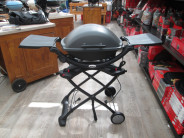 Weber gril Q 2400 sňatý zo stojana Stand do vozíka