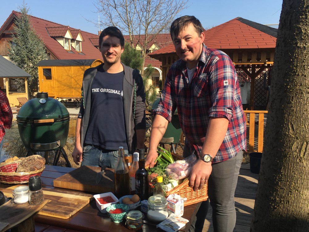 kurz grilování na grilech big green egg