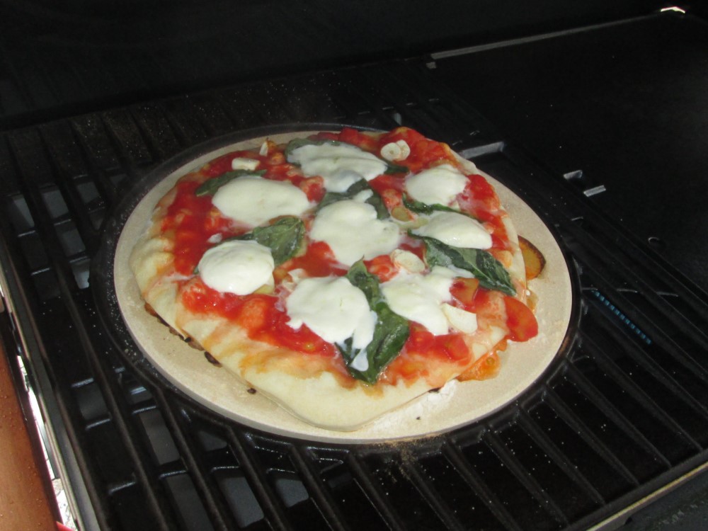 Ako sa pečie pizza v plynovom grile Campingaz?