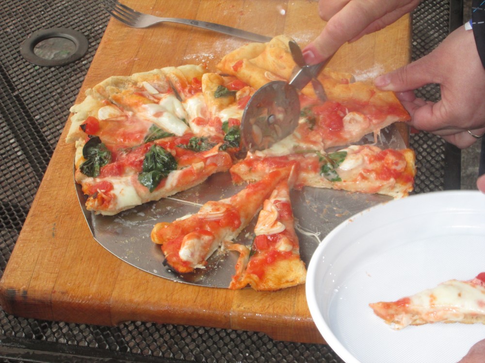 Ako sa pečie pizza v plynovom grile Campingaz?