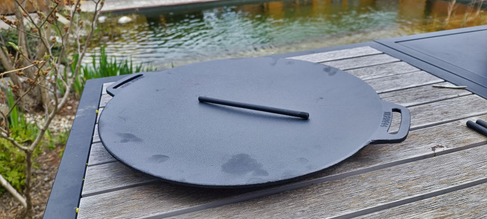 Aký tvar má liatinové ohnisko Valhal Outdoor?