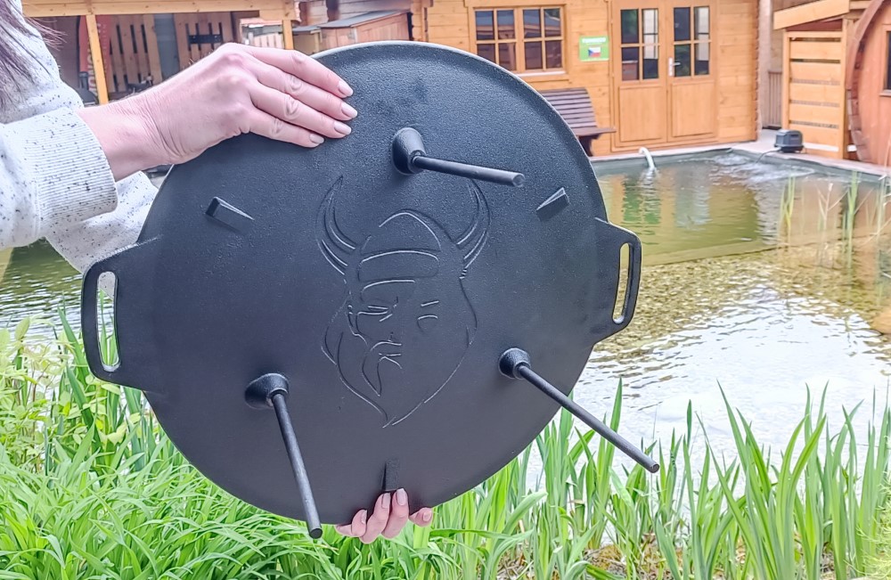 Aký tvar má liatinové ohnisko Valhal Outdoor?