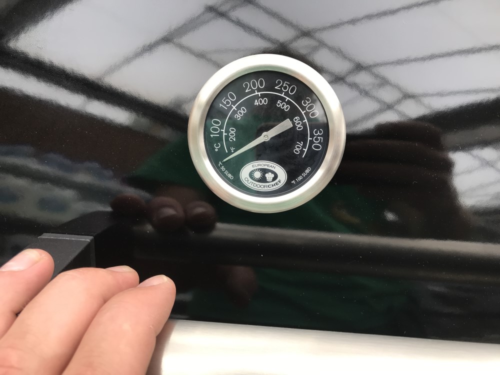 Ako je možné kontrolovať teplotu vo vnútri plynového grilu Outdoorchef?