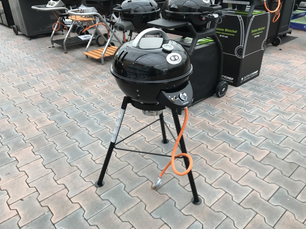 Ako sa líši priestor medzi vekom a roštom pri grile Outdoorchef Chelsea 420 G a Outdoorchef Chelsea 480 G?