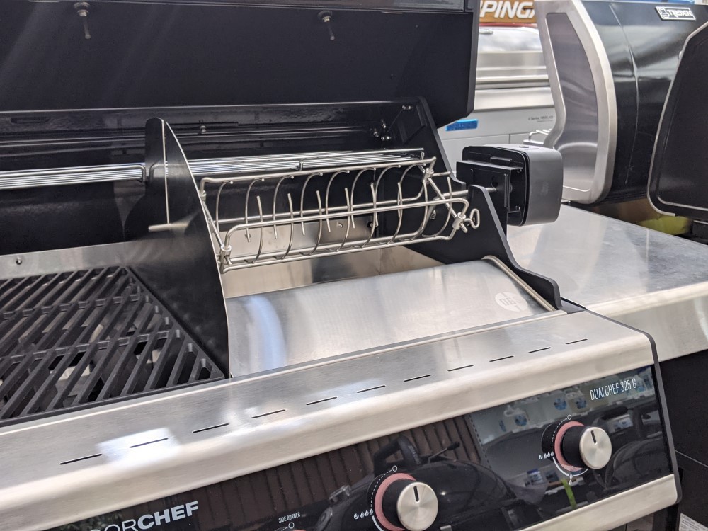 Ako sa používa ražeň v plynovom grile Outdoorchef Dualchef?