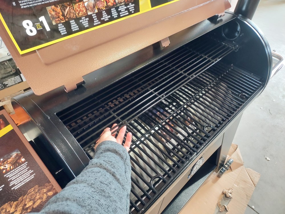 Akú liatinovú dosku môžem dať do grilu Austin XL?