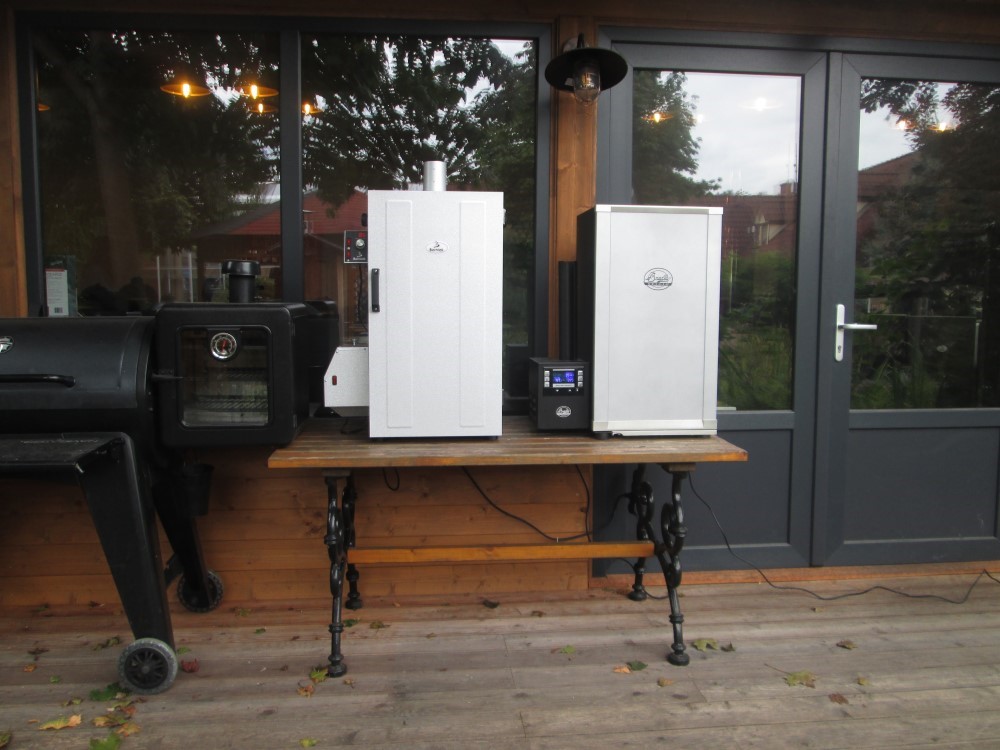 Aký je rozdiel medzi udiarňami Master Smoker 40 XL a Master Smoker 40 XLD?