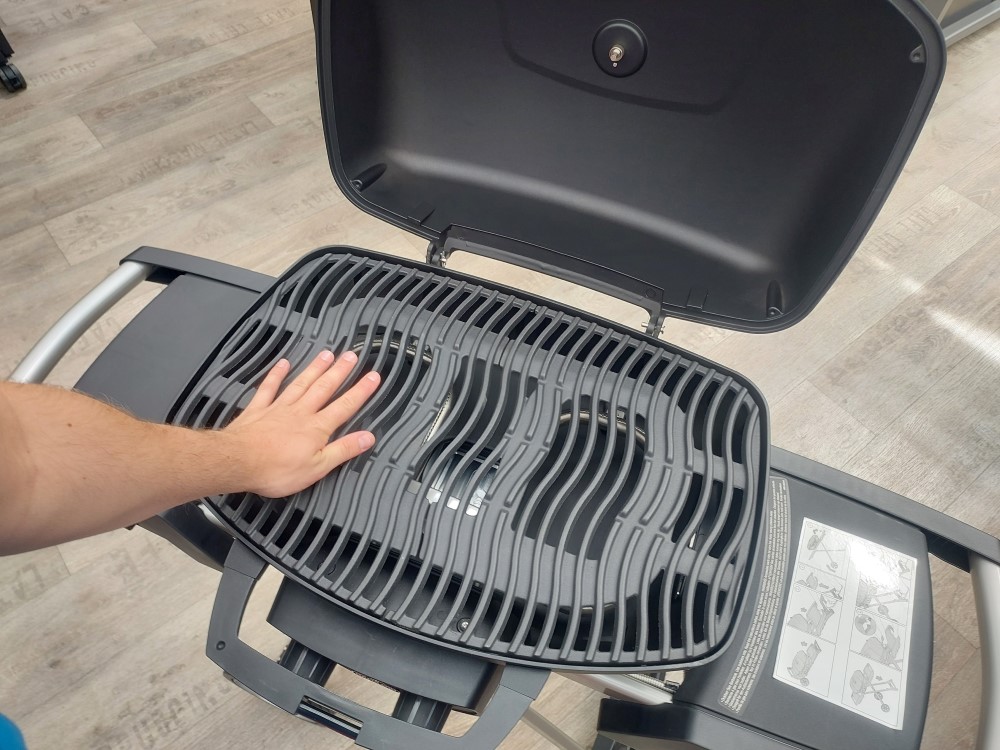 Čím sú kryté horáky plynového grilu Nexgrill?
