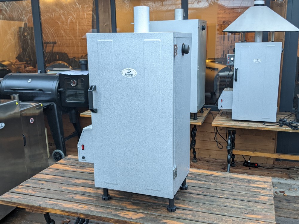 Čo znamená výraz Simple na konci označenia elektrickej udiarne Borniak?