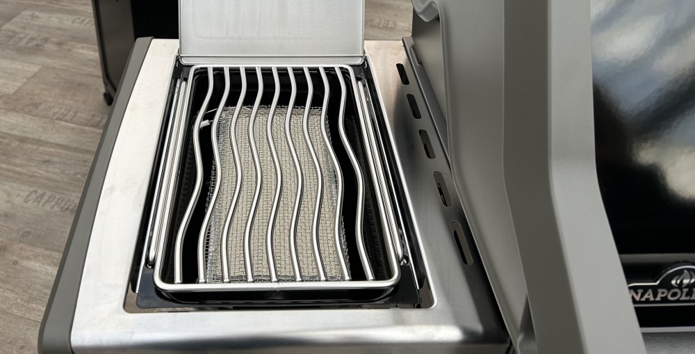 Gril Napoleon Rogue 525 PRO-S čierny