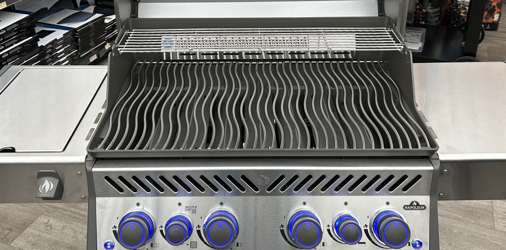 Gril Napoleon Rogue 525 PRO-S nerez