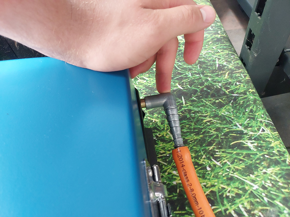 Ide otočiť koncovku pre prívod plynu?