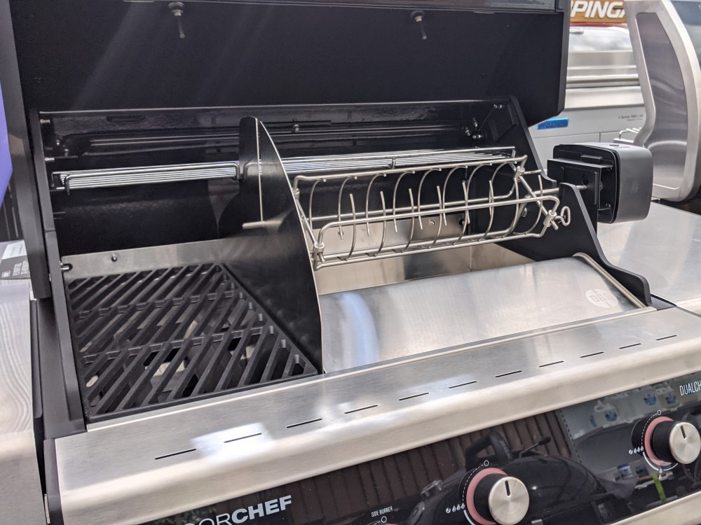 Ide vo vnútri plynového grilu Outdoorchef Dualchef grilovať pri rôznych teplotách?