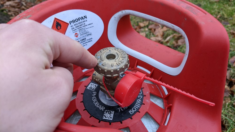 Je kompozitná plynová bomba vybavená OPD ventilom?