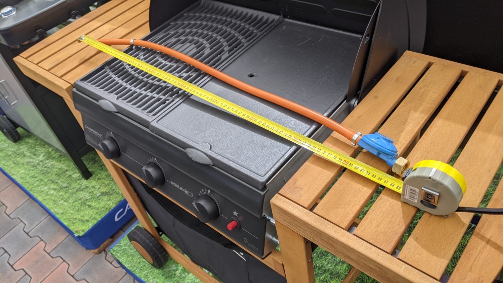 Je možné ku grilu Campingaz Attitude 2go pripojiť dvojkilovú plynovú fľašu a použiť hadicu s dĺžkou 2m?