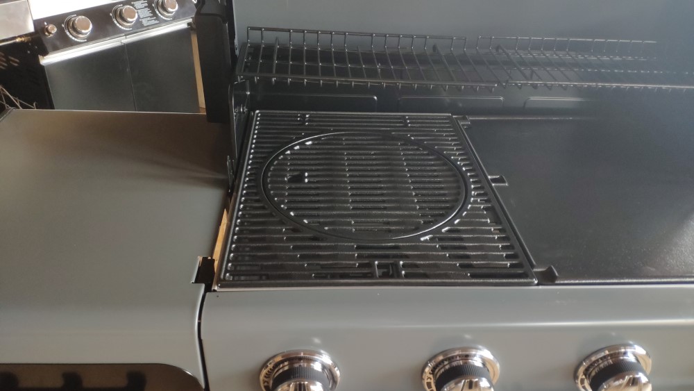 Je možné použiť panvicu Culinary Modular Cast Iron Wok na rošte bez vymeniteľného stredu?