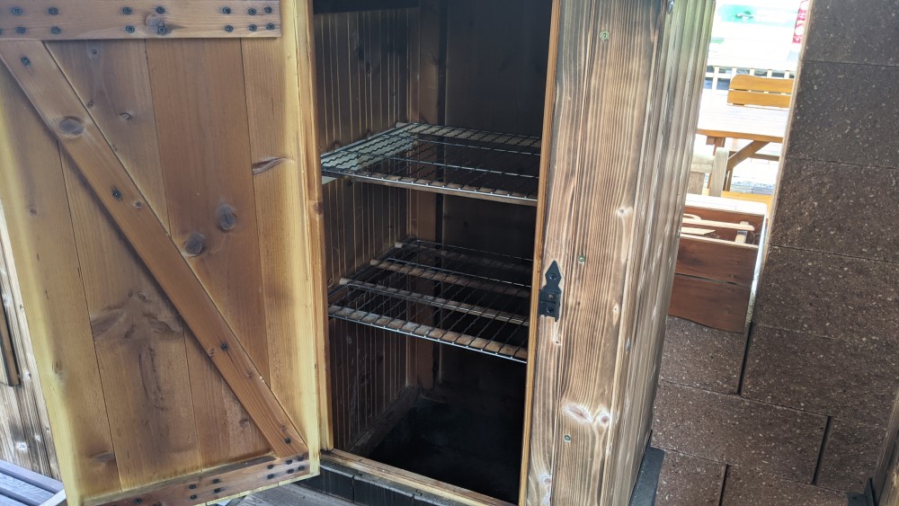 Je možné v drevenej udiarni Master Smoker údiť syr?