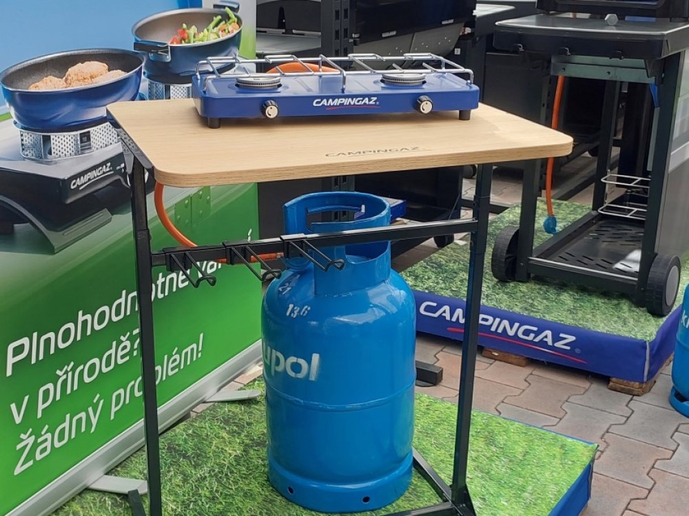 Môžem pripojiť dvojplatničkový varič Campingaz k 2 kg PB fľaši?