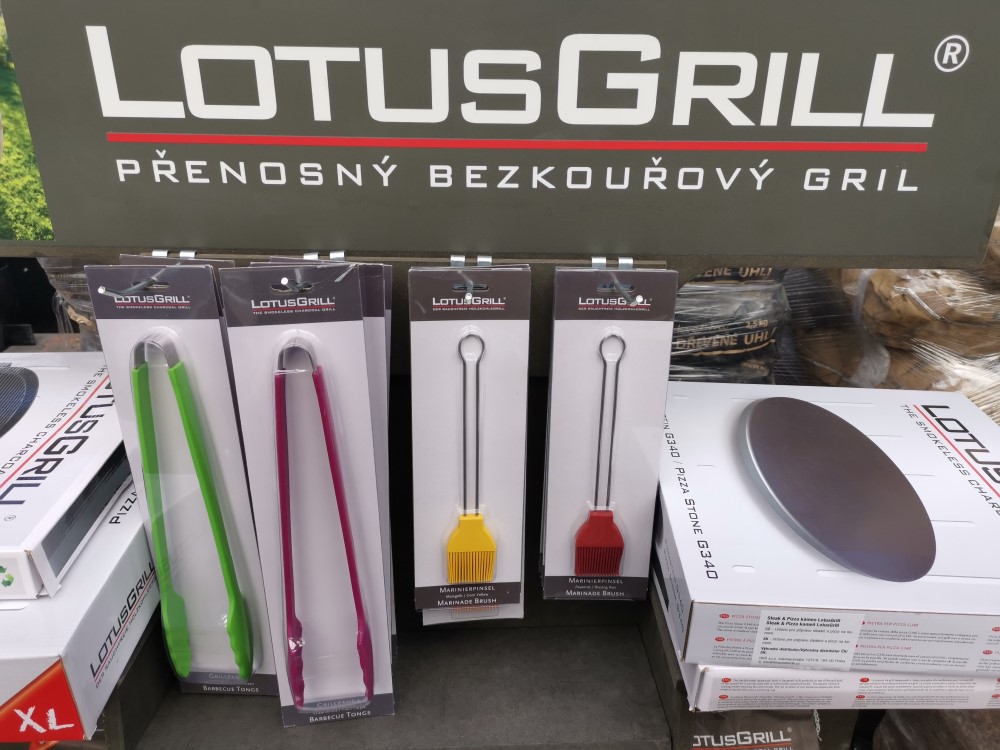 Aké príslušenstvo je vhodné k bezdymovému grilu na drevené uhlie Lotus