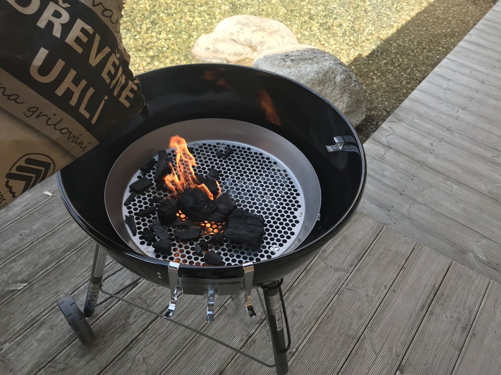 Ako mám vykonávať údržbu grilu na drevené uhlie po každom grilovaní?
