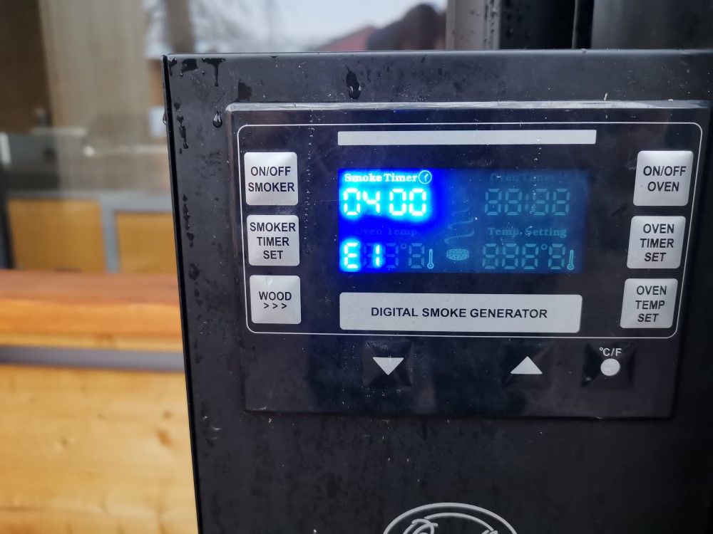 Ako správne údiť v elektrickej udiarni Bradley Smoker Digital 6?