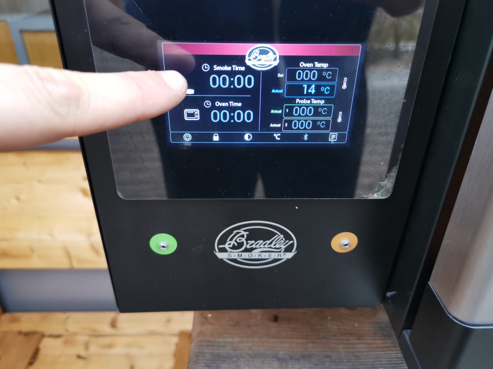 Ako údiť v elektrickej udiarni Bradley Smart Smoker 10