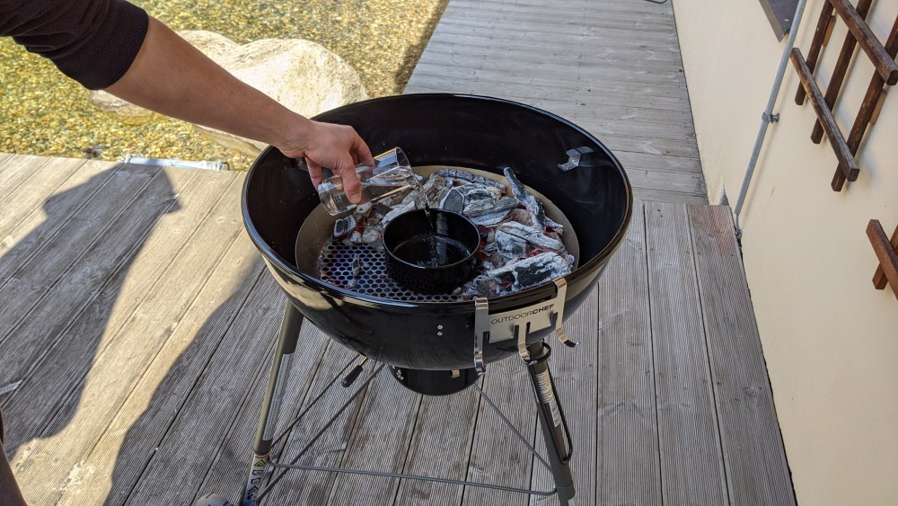 Ako zakúriť v kotlovom grile Outdoorchef?