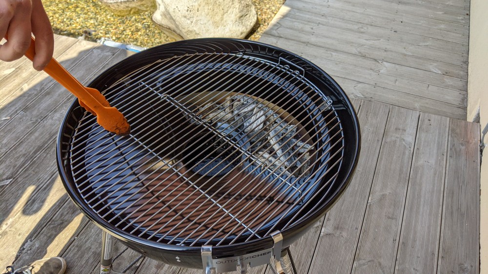Ako zakúriť v kotlovom grile Outdoorchef?
