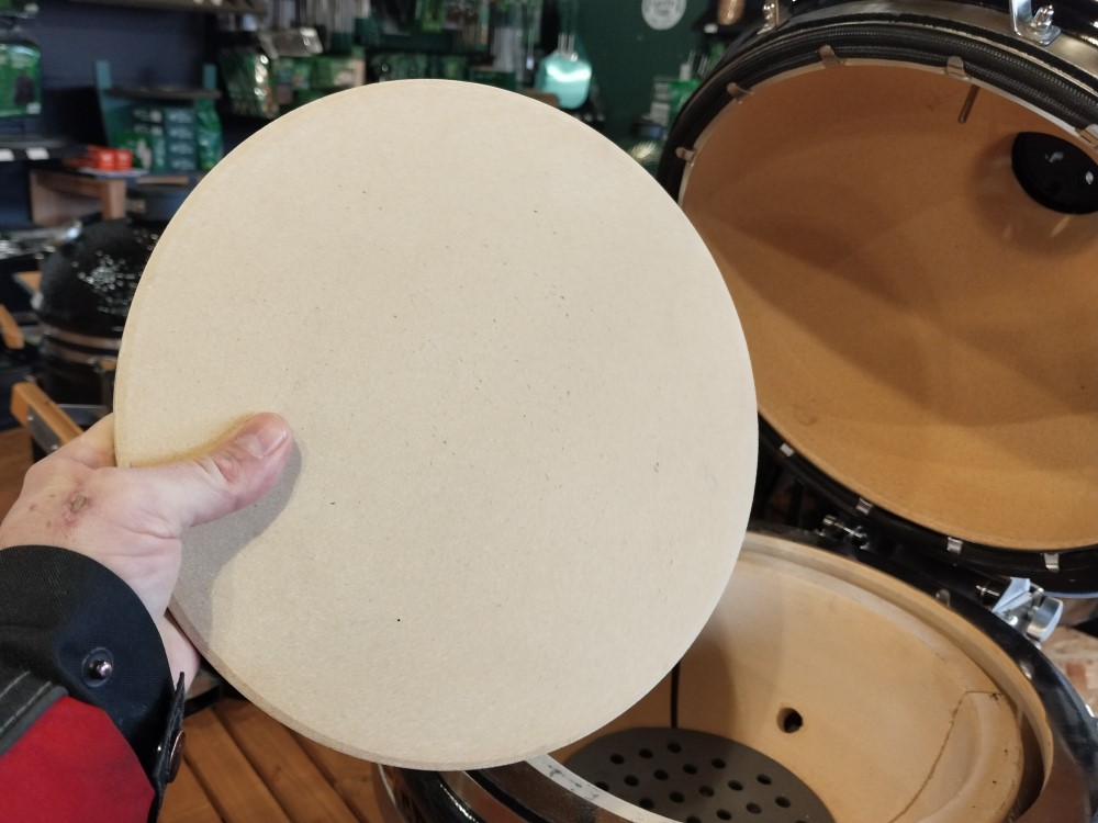 Čo je to deflector a na čo vo vnútri grilu slúži?