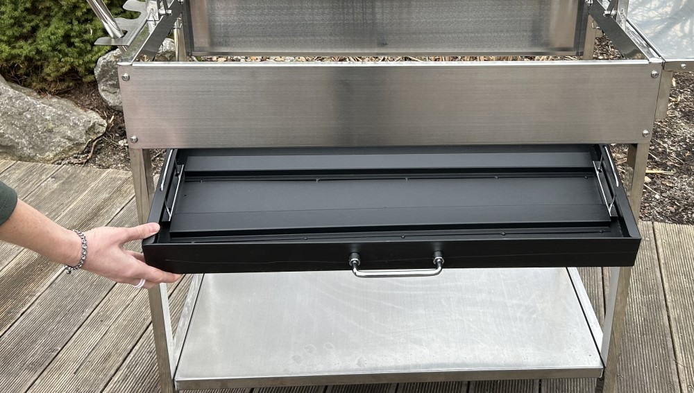 Gril na drevené uhlie s otočným roštom UG Grill