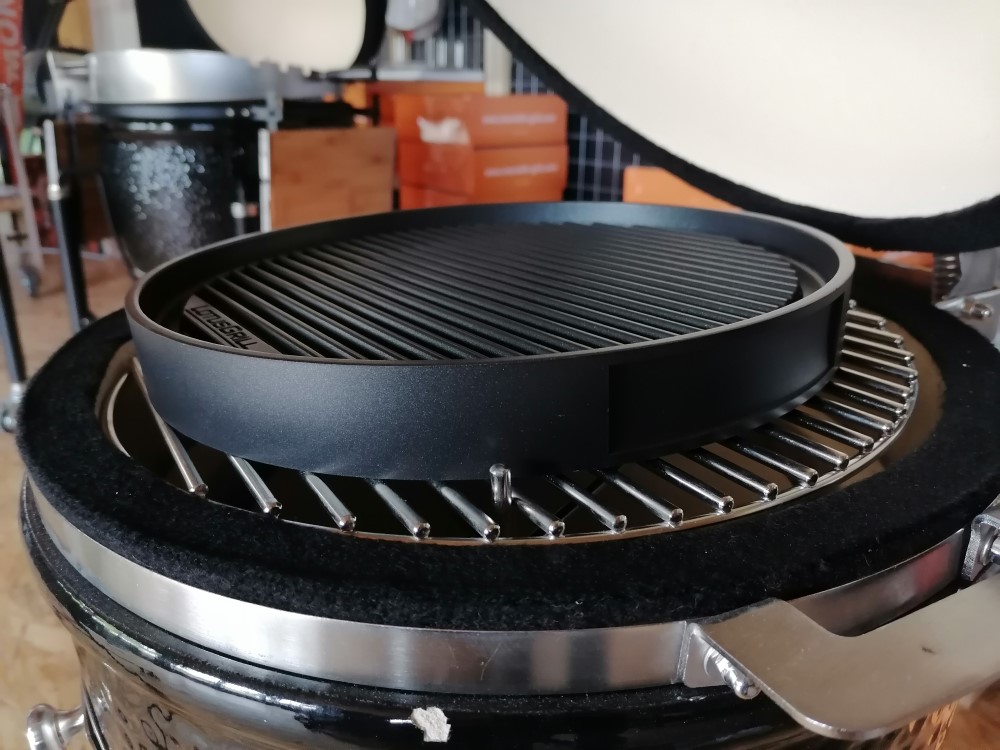 JE MOŽNÉ POUŽÍVAŤ OBOJSTRANNÝ GRILOVACÍ TÁL TEPPANYAKI (PRE GRILY LOTUS) AJ PRE GRIL MONOLITH JUNIOR?
