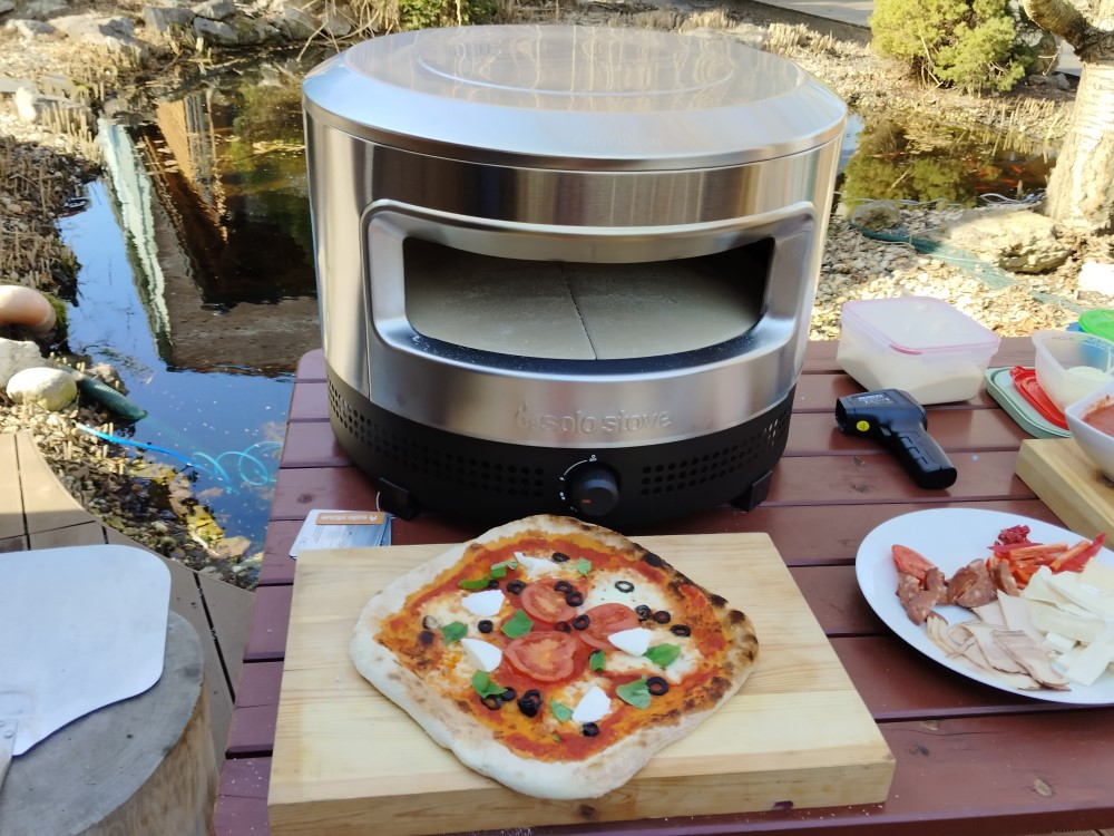 Je možné používať plynovú pec na pizzu Solo Stove na balkóne?