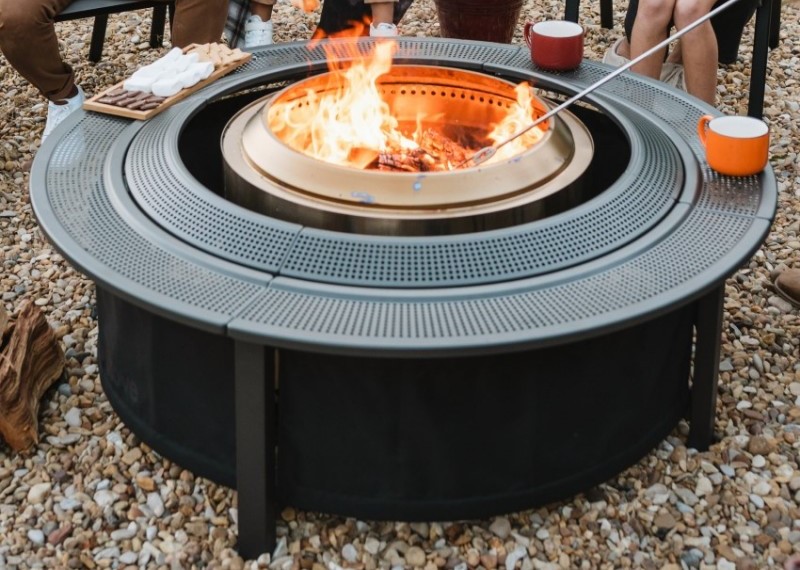 Je ohnisko Solo Stove pri používaní rozpálené aj z vonkajšej strany?