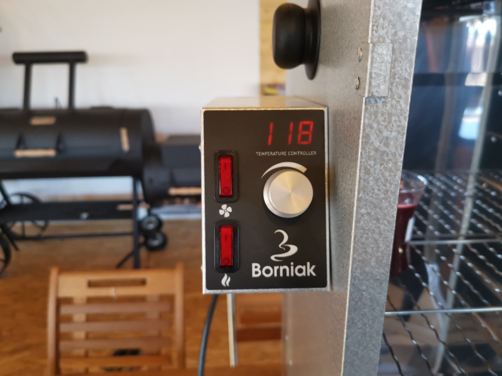 Je udiareň Borniak Simple vybavená zvukovým signálom?