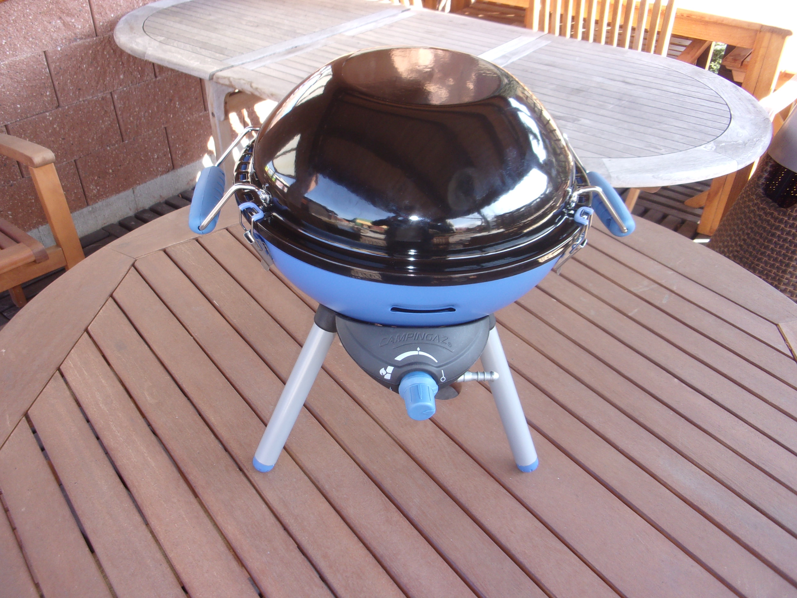 Môžem ku grilu Campingaz Party Grill 400 Int pripojiť plynovú kartušu?