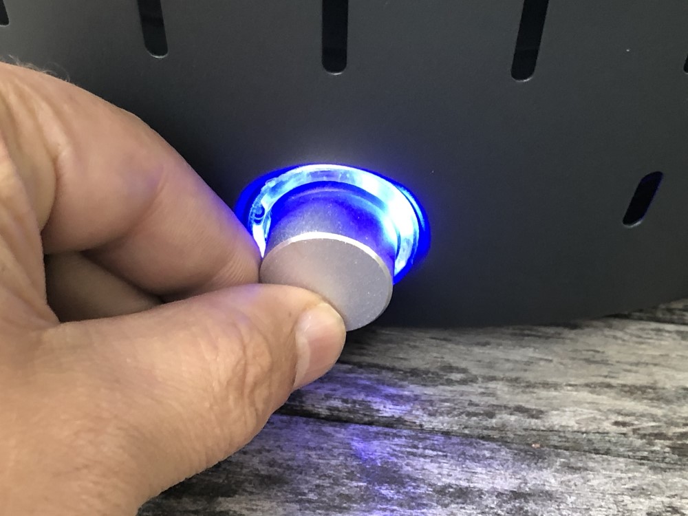 Na čo slúži USB kábel pri grile Lotus?