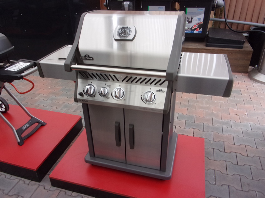 Zmestí sa do grilu Napoleon Rogue veľká kompozitná bomba?