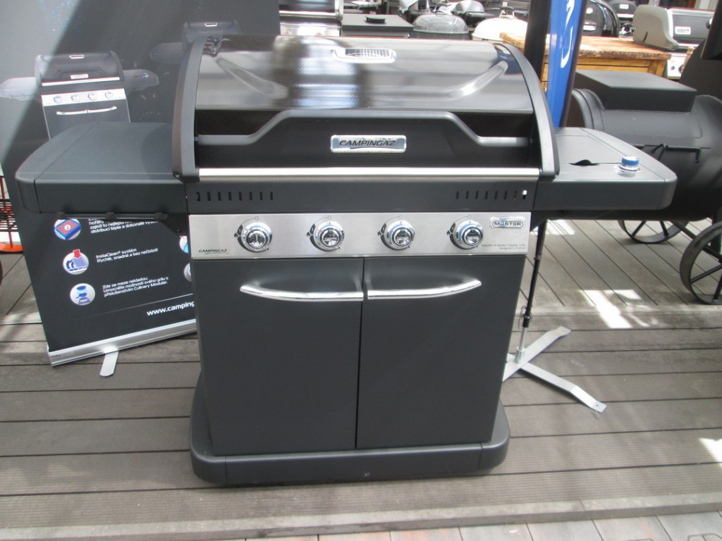 Aké sú rozdiely medzi grilmi Campingaz 4 Series Classic LS Plus D a Campingaz Master Series 4 LXS Black Edition?