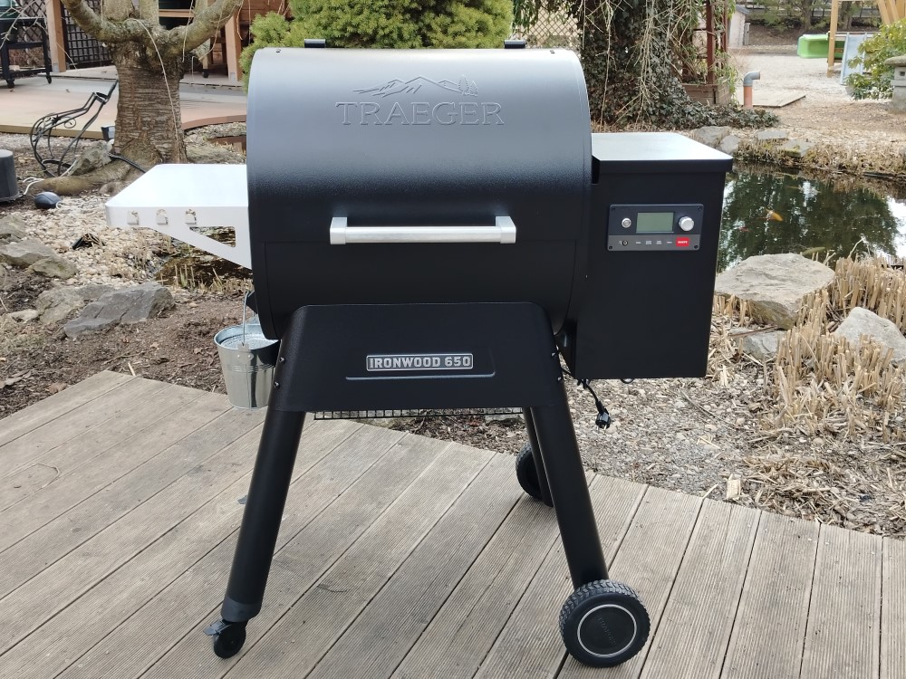 Ako vybrať namotaný drôt z podávacieho šneku v zásobníku peletového grilu Traeger?