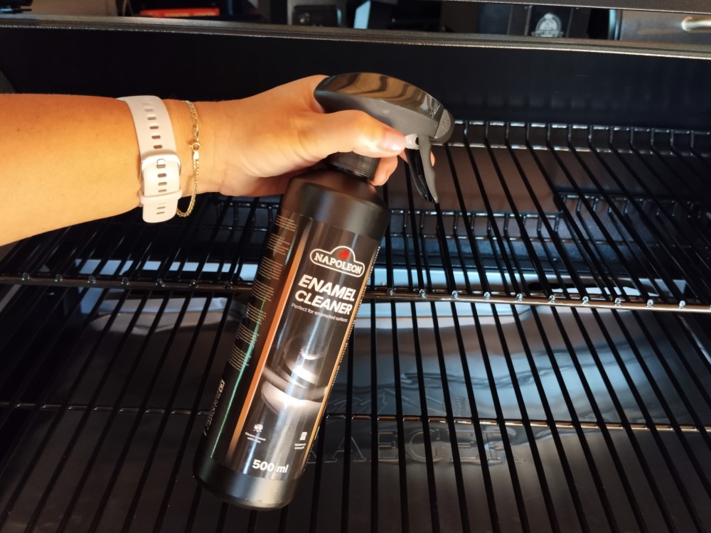 Ako zabrániť hrdzi na grilovacích roštoch peletového grilu Traeger?