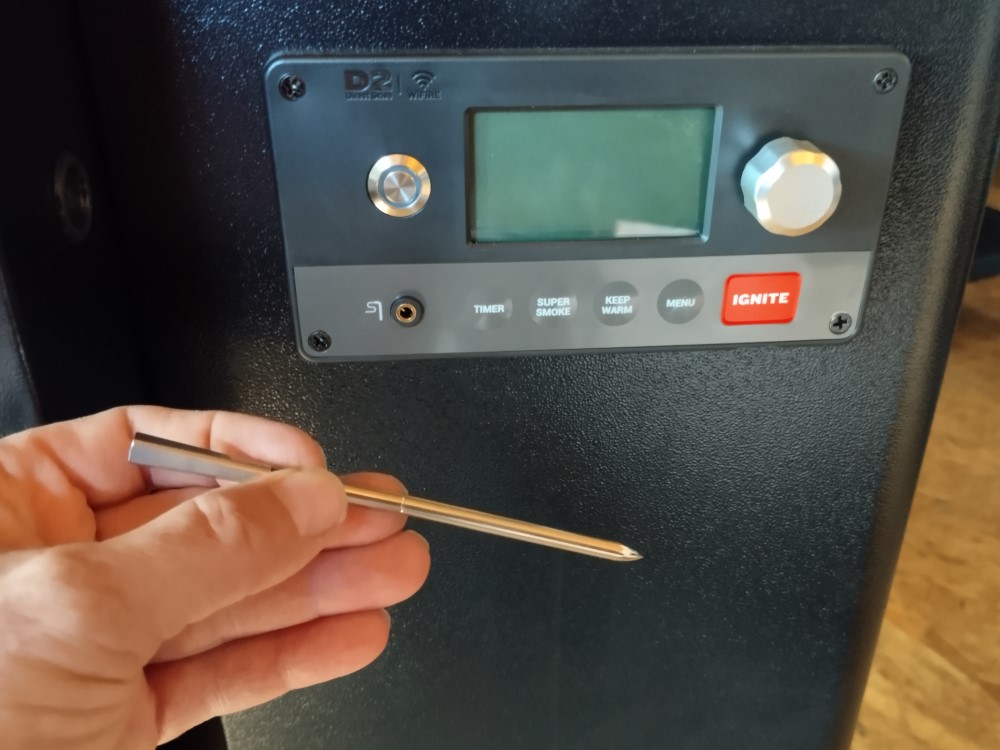 Ako zabrániť neustálemu odpájaniu bezdrôtovej sondy pri grile Traeger Ironwood 885?