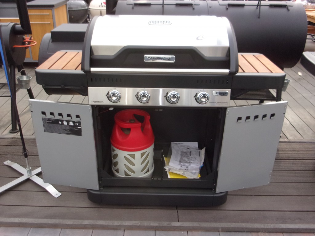 Pošlete mi gril Campingaz Master 4 Series Woody vrátane plynovej bomby?