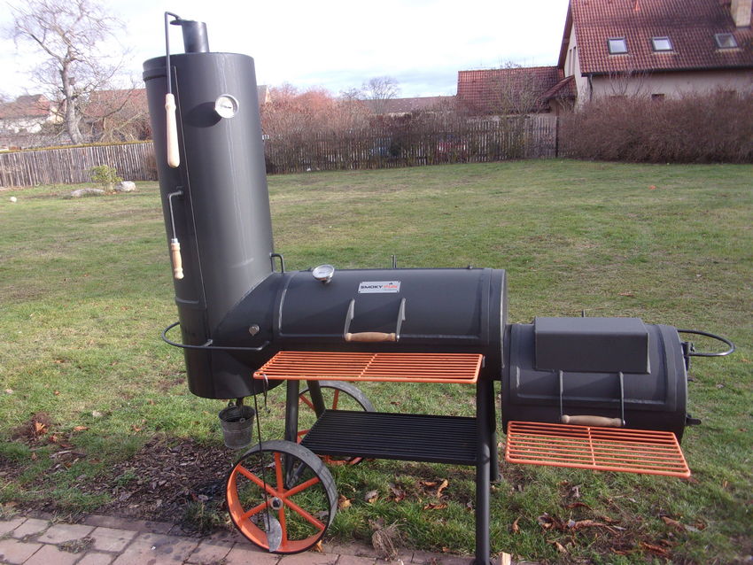 Predávate veľký gril na drevené uhlie vhodný na stánkový predaj?