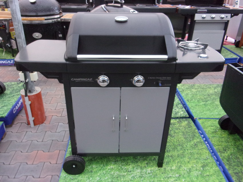 Zmestí sa do grilu Campingaz 2 Series Classic EXS Vario veľká plynová fľaša?