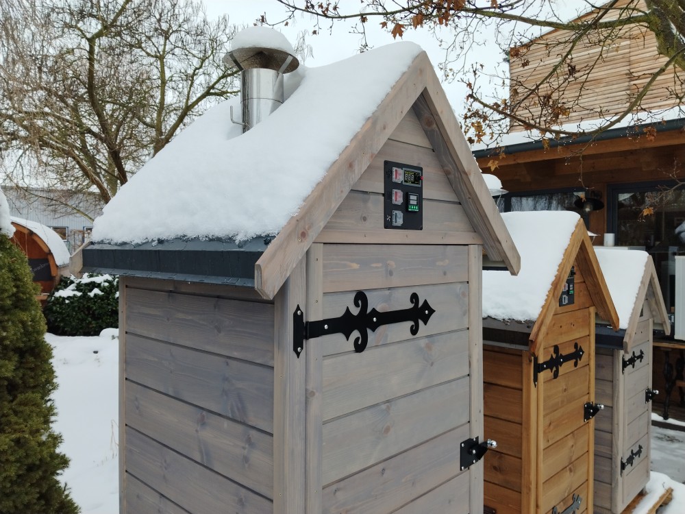 Aká je životnosť dreveného obkladu udiarne Kalme a aká náročná je jej údržba?