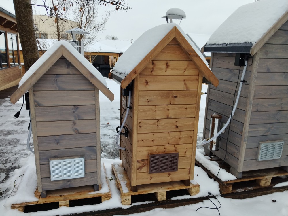 Aká je životnosť dreveného obkladu udiarne Kalme a aká náročná je jej údržba?