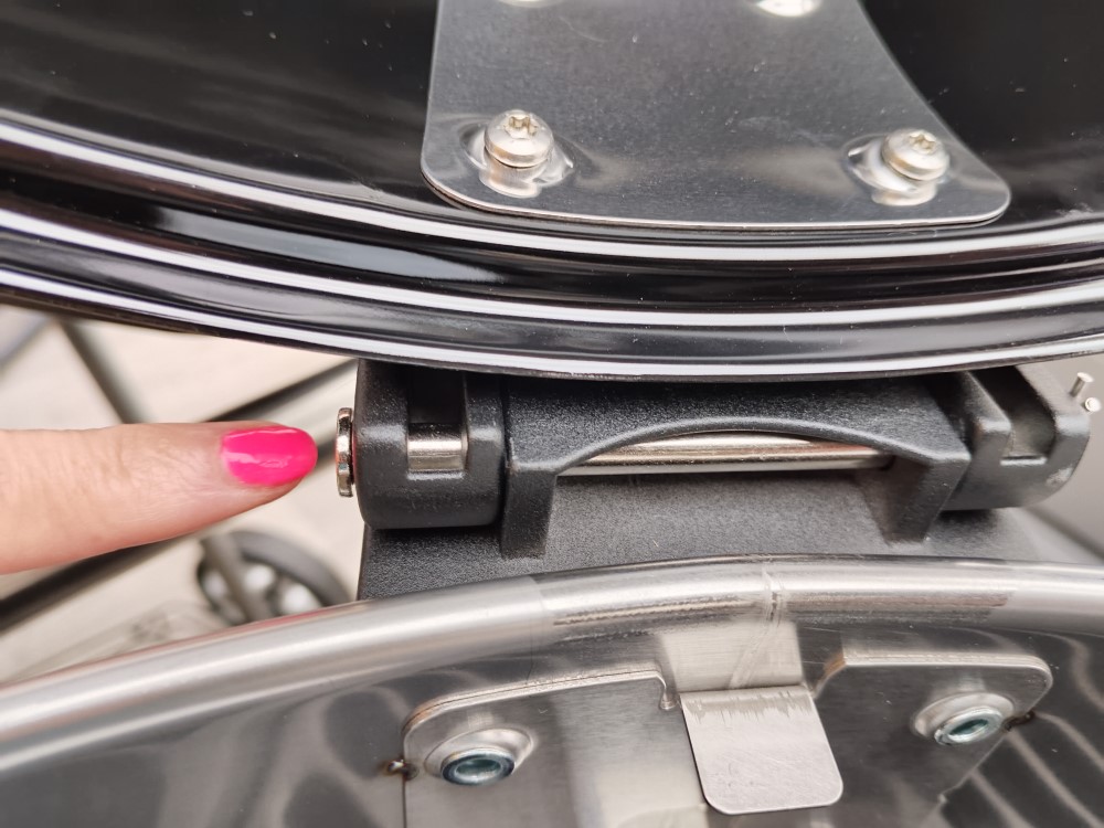 Ako umiestniť do grilu nerezový tál pre kotlové grily Napoleon?