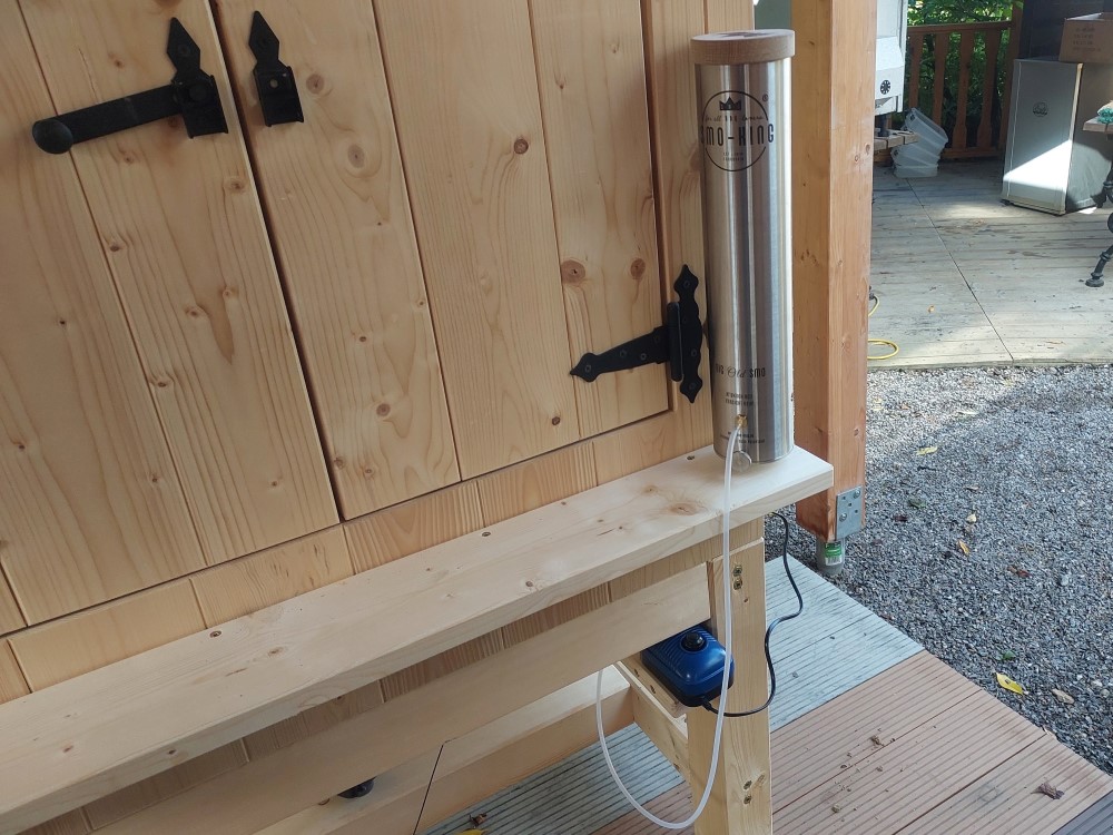 Aký generátor dymu a výhrevnú špirálu možno použiť pre drevenú údiarňu?